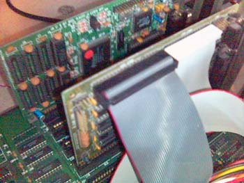 A meghajtók az I/O-kártyára csatlakoztatva