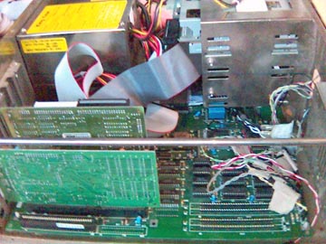 A csaknem kész gép oldalról nézve